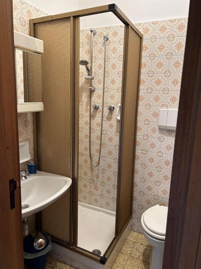 세스트리레반떼 Ampio Trilocale Con Posto Auto 빌라 외부 사진